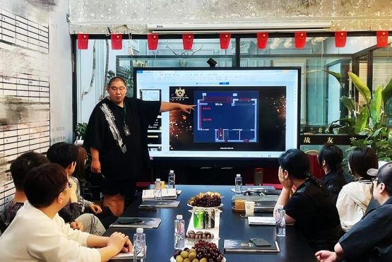 老战友地热认真专业的精神让人很难不爱